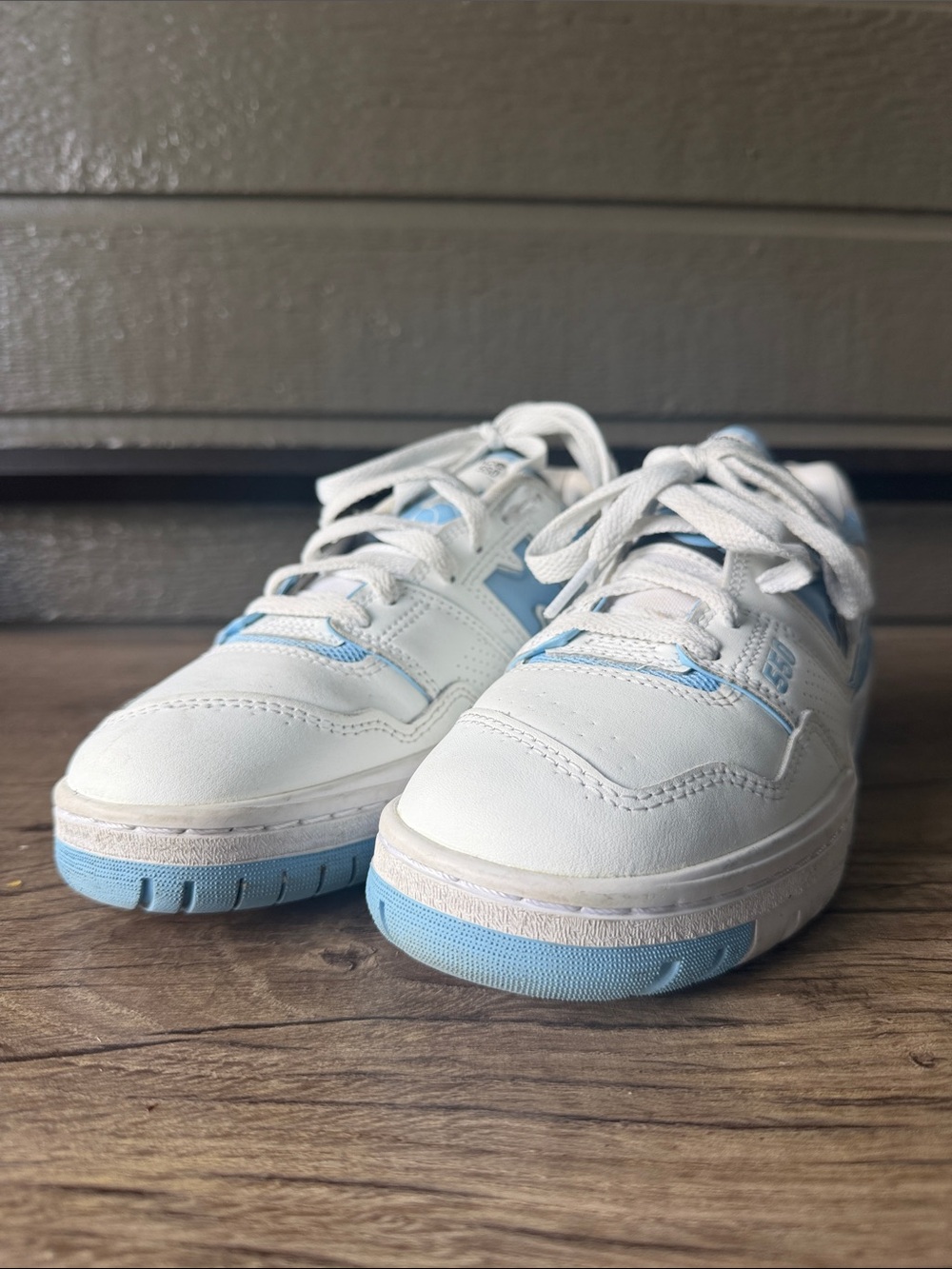 New Balance 550 Unisex White and Light Blue Sneakers size M 8/ W 9.5